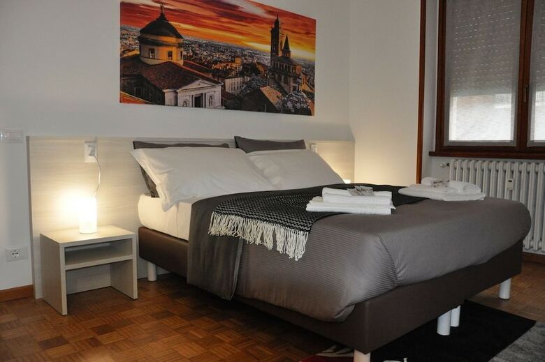 Hostal Citywalls Guest House Bergamo