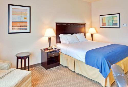 Hotel Holiday Inn Express Delano Highway 99