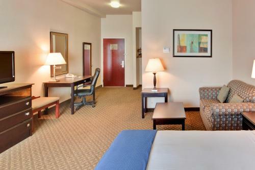 Hotel Holiday Inn Express Delano Highway 99