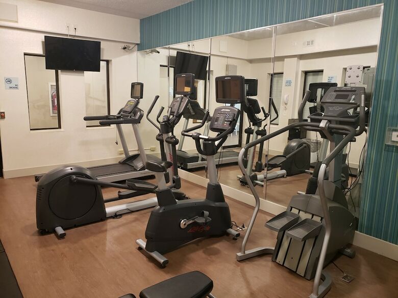 Holiday Inn Express Hotel Pittsburgh-north/harmarville