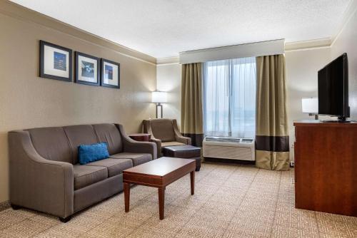 Holiday Inn Express Hotel & Suites Newark-heath