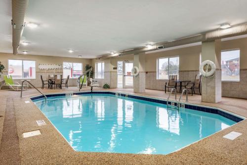 Holiday Inn Express Hotel & Suites Newark-heath