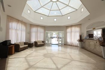 Anastasia Hotel(.)