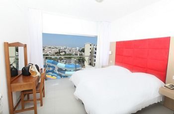 Anastasia Hotel(.)