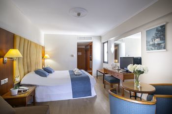 Anastasia Hotel(.)