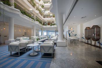 Anastasia Hotel(.)