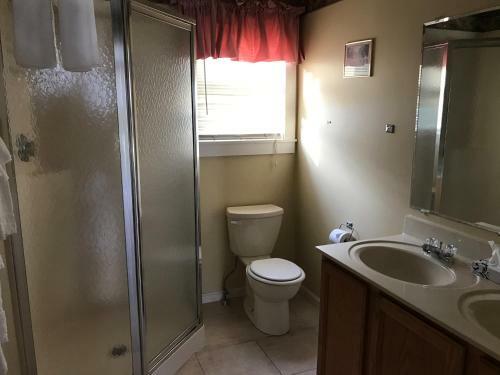Exit 5 Motel & Cottages