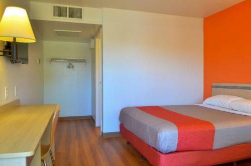 Motel 6 Gustine