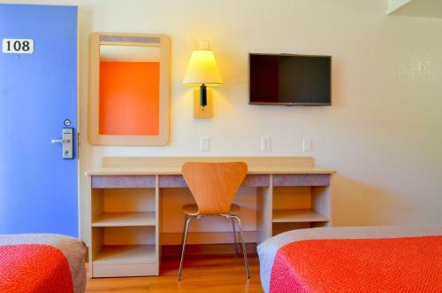 Motel 6 Gustine