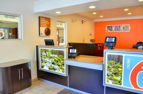 Motel 6 Gustine