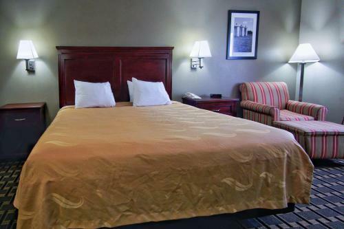 Hotel Econolodge Inn & Suites