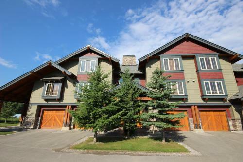Hotel Pinnacle Ridge Chalets By Fernie Lodging Co