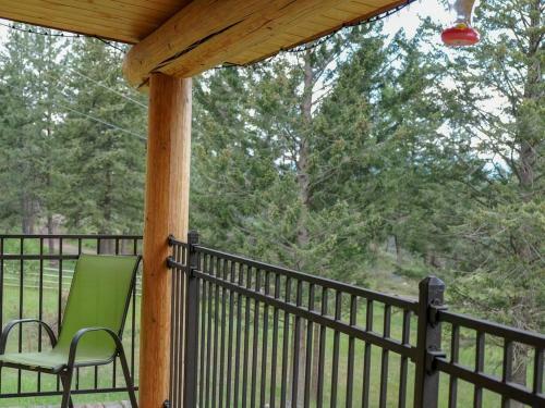 Beautiful Log Chalet Near Fernie, B.c.