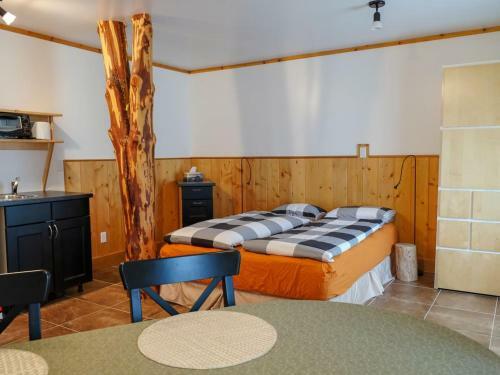 Beautiful Log Chalet Near Fernie, B.c.