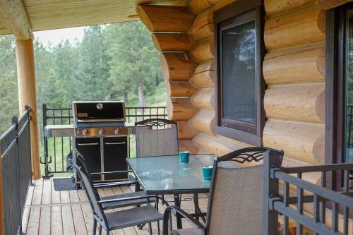 Beautiful Log Chalet Near Fernie, B.c.