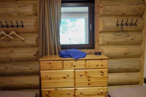 Beautiful Log Chalet Near Fernie, B.c.