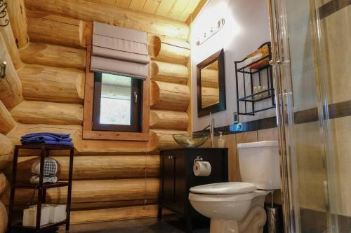 Beautiful Log Chalet Near Fernie, B.c.
