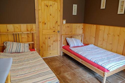 Beautiful Log Chalet Near Fernie, B.c.