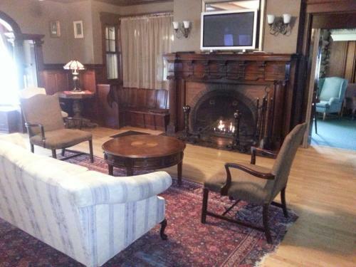 Posada Hartness House