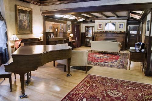 Posada Hartness House