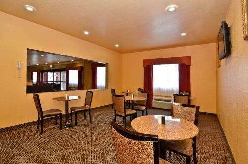 Hotel Hiway Inn Express Of Broken Bow
