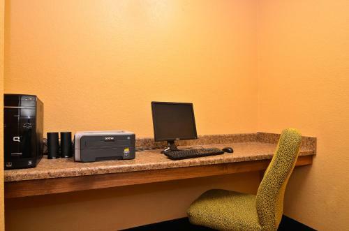 Hotel Hiway Inn Express Of Broken Bow