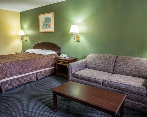 Hotel Rodeway Inn & Suites Plymouth