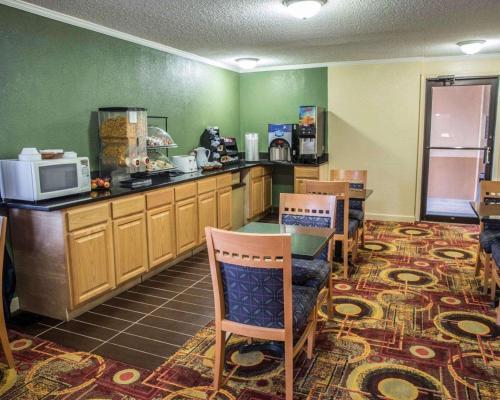 Hotel Rodeway Inn & Suites Plymouth