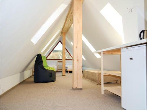 Eight-bedroom Holiday Home In Partizanska Lupca