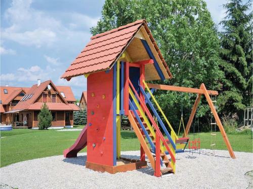 Eight-bedroom Holiday Home In Partizanska Lupca