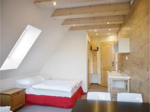 Eight-bedroom Holiday Home In Partizanska Lupca
