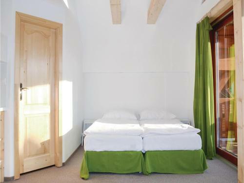 Eight-bedroom Holiday Home In Partizanska Lupca