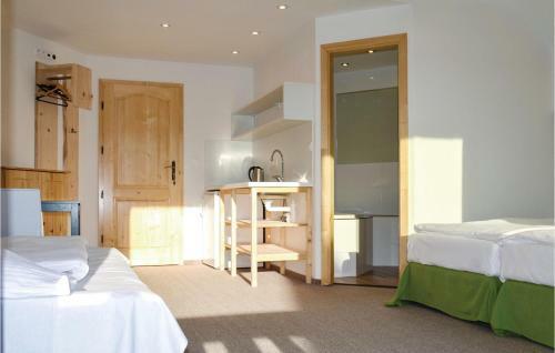 Eight-bedroom Holiday Home In Partizanska Lupca