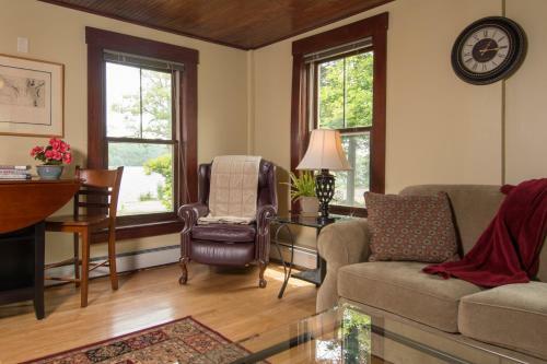 Hostal Lake House At Ferry Point