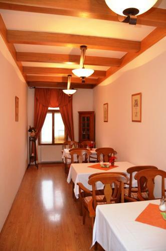 Hostal Penzion Scarlet