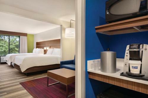 Holiday Inn Express Hotel & Suites Lavonia