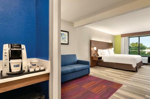 Holiday Inn Express Hotel & Suites Lavonia