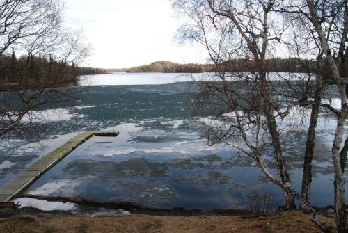 Daniels Lake Lodge Cabins