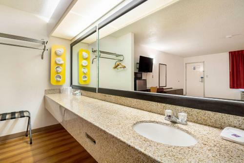 Motel 6 - Covington