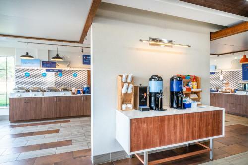 Holiday Inn Express Hotel & Suites Tappahannock