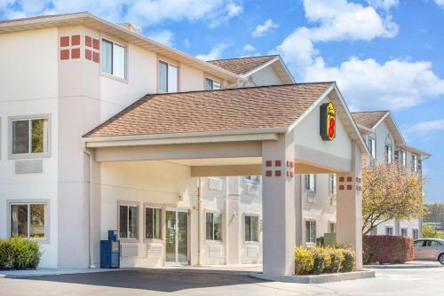 Hotel Super 8 By Wyndham West Middlesex/sharon Area