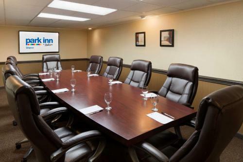 Posada Park Inn By Radisson Sharon
