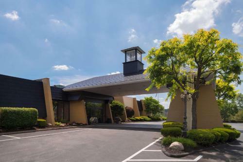 Posada Park Inn By Radisson Sharon