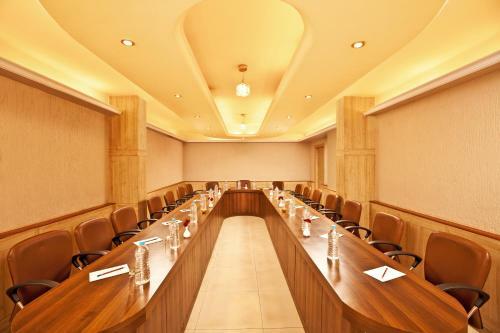 Hotel Lonavala - Under The Over - A Sterling Holiday Resort