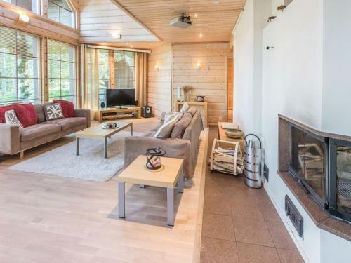 Holiday Home Yll�skyr�