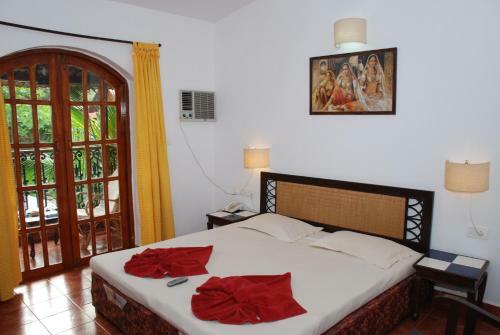 Hotel Sea Breeze Beach Resort Candolim, Goa