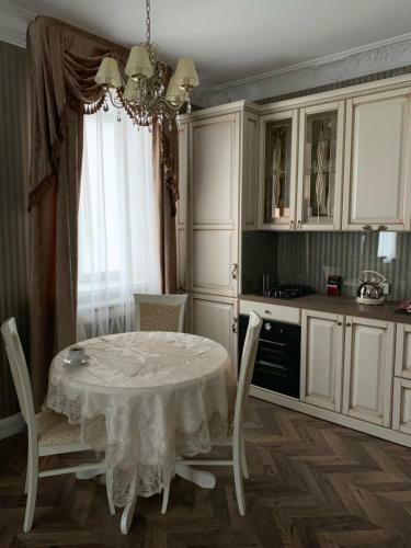 Apartamento Tikhiy Ugolok V Samom Tsentre Goroda