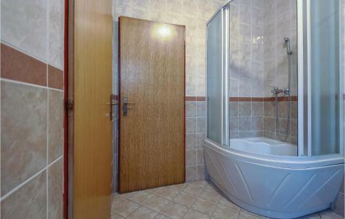 Two-bedroom Holiday Home In Stubicke Toplice