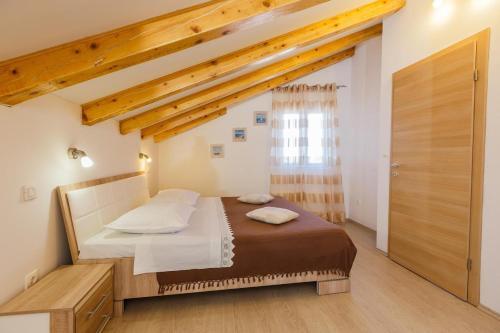 Luxury Villa With A Swimming Pool Milna (brac) - 5650