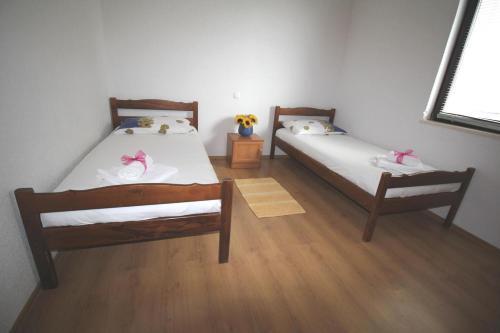 Apartments By The Sea Pisak (omis) - 12545